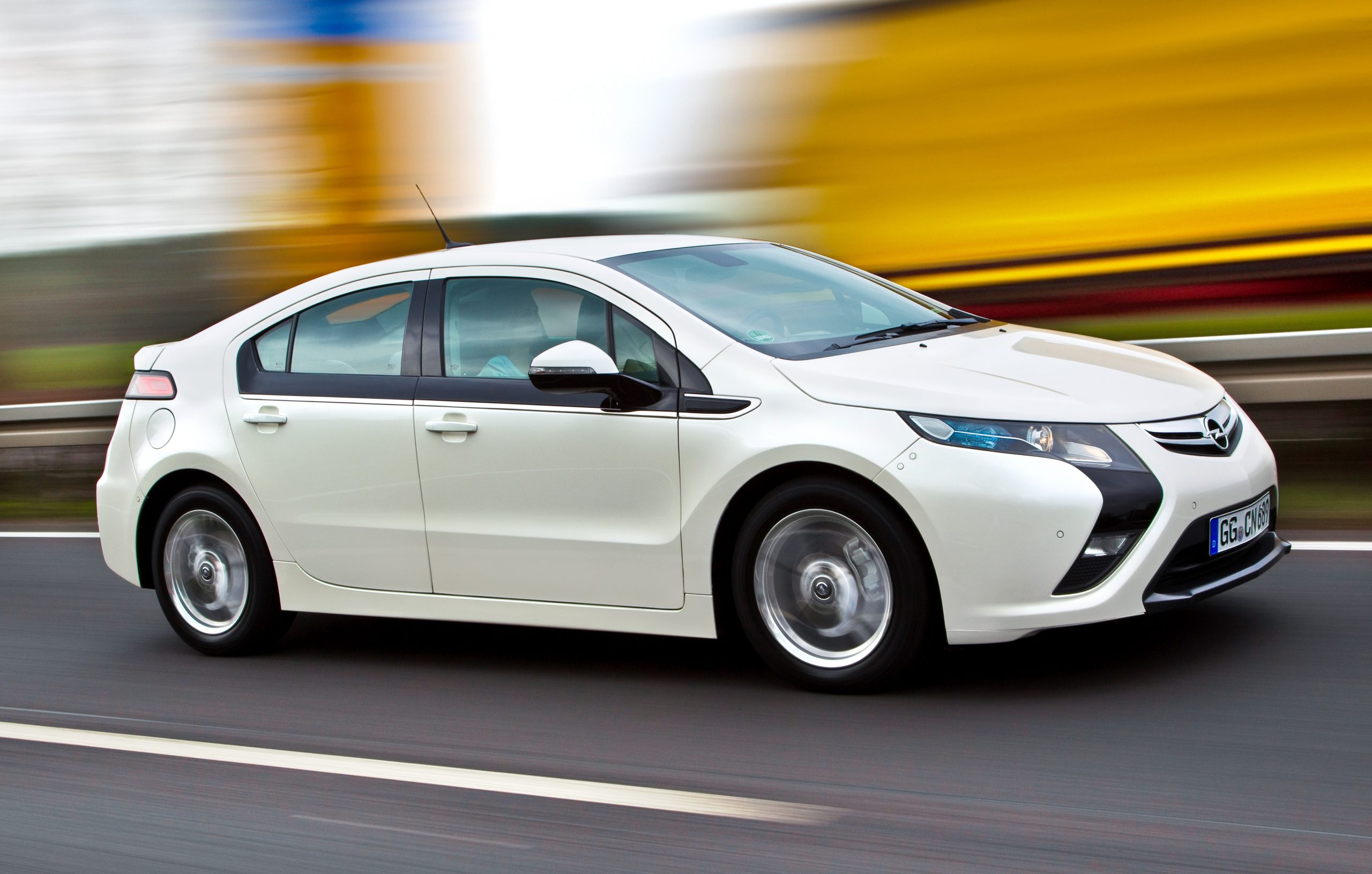 Cu au evoluat modelele electrice Opel în ultimii 50 de ani