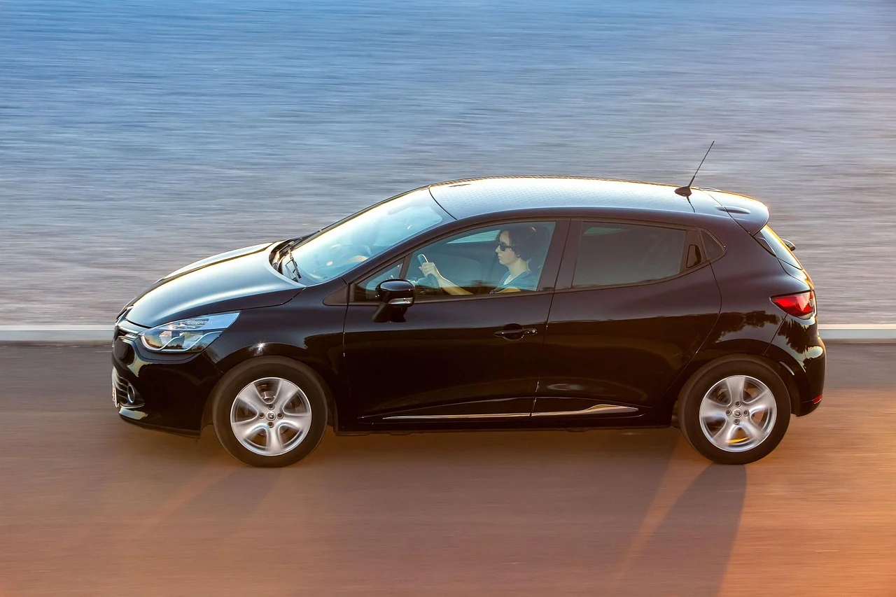de unde se deschide rezervorul la renault megane